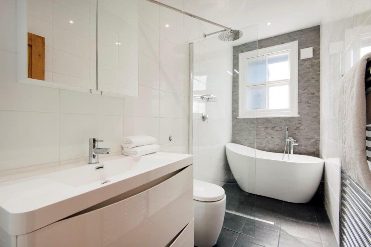 Modern Family Home In London Close To Amenities And Train Exteriör bild