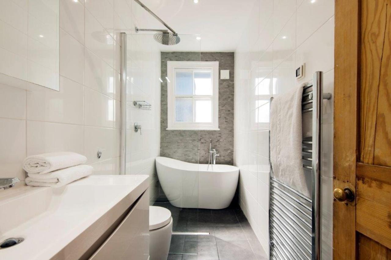 Modern Family Home In London Close To Amenities And Train Exteriör bild