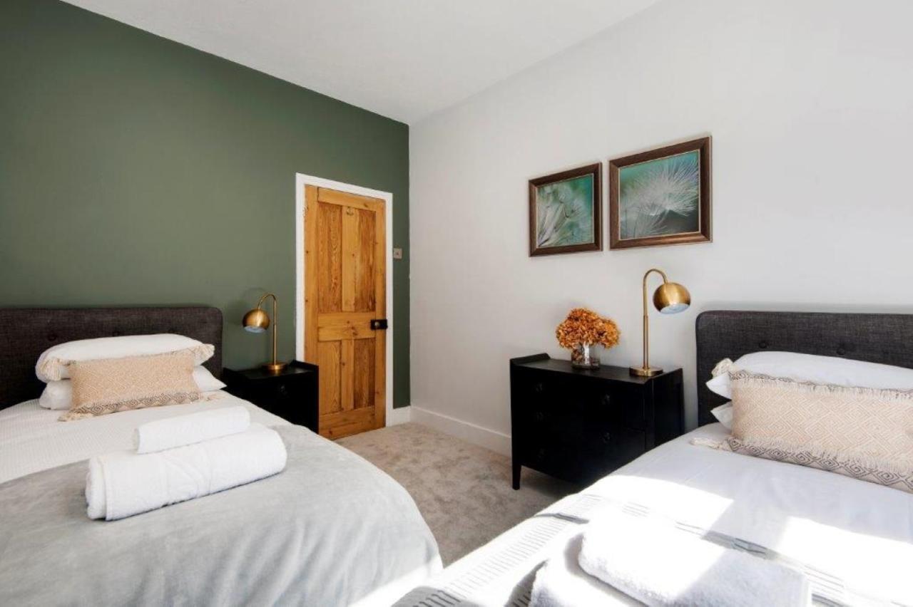 Modern Family Home In London Close To Amenities And Train Exteriör bild