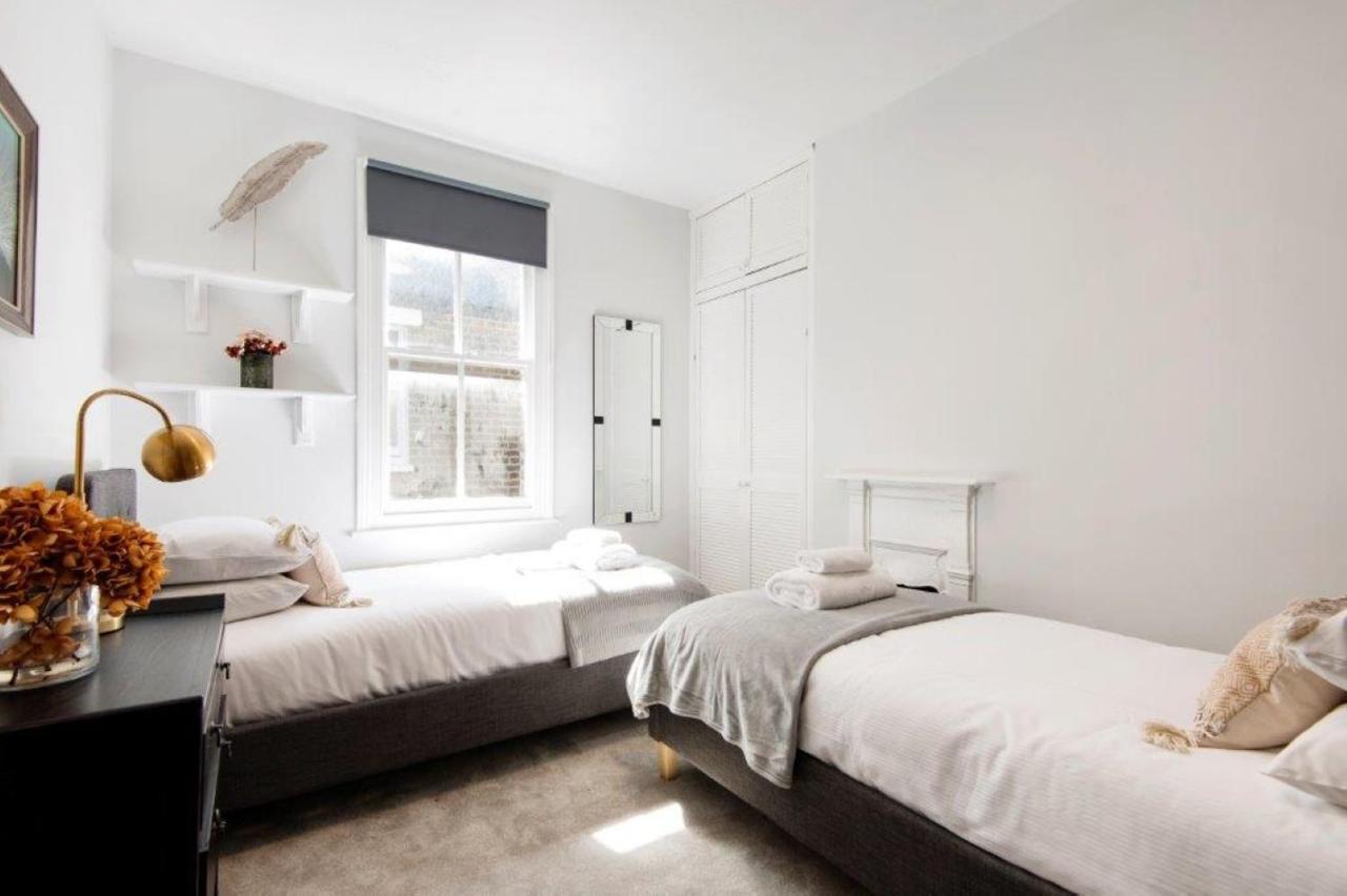 Modern Family Home In London Close To Amenities And Train Exteriör bild