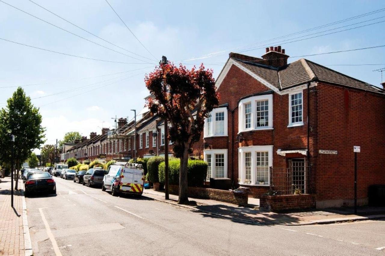 Modern Family Home In London Close To Amenities And Train Exteriör bild